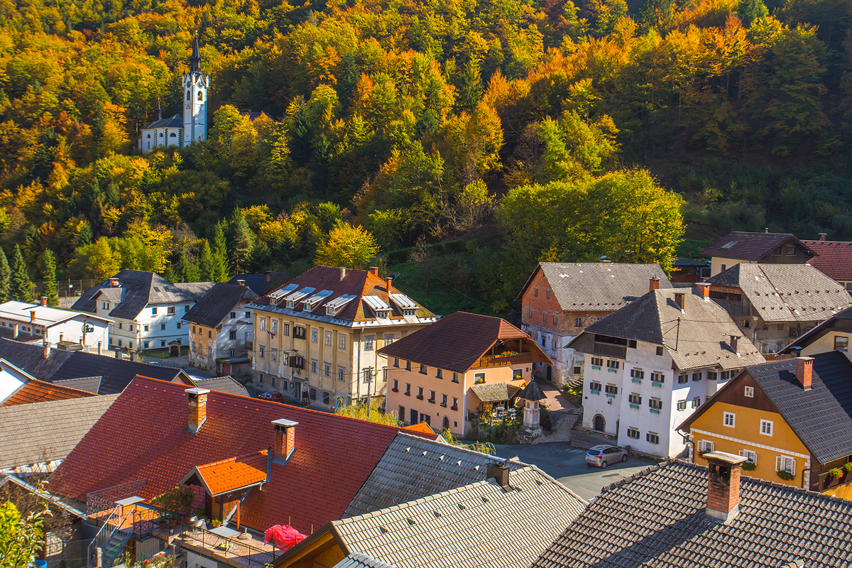 Pogled na Kropo od cerkve sv. Lenarta, foto: Jošt Gantar